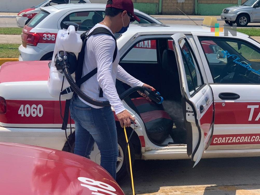 En Coatzacoalcos, Organización de Taxis Independientes realizó jornada de desinfección de unidades