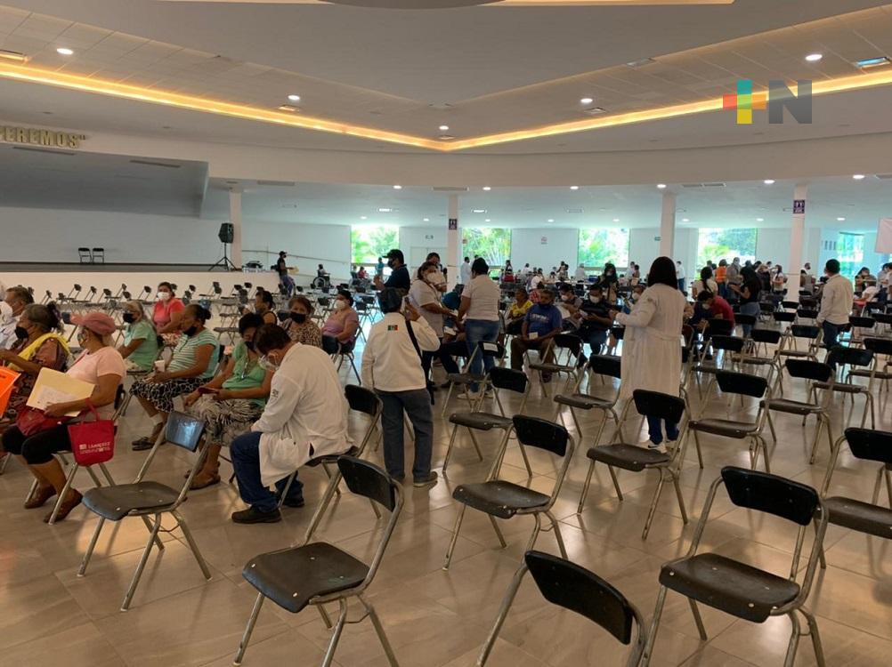 En completa calma, se aplicó  unidosis a adultos mayores de Minatitlán a lo largo de la semana