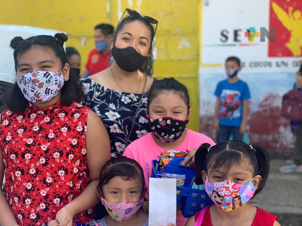 En escuela de Coatzacoalcos, maestros y padres de familia celebran de manera especial el Día del Niño