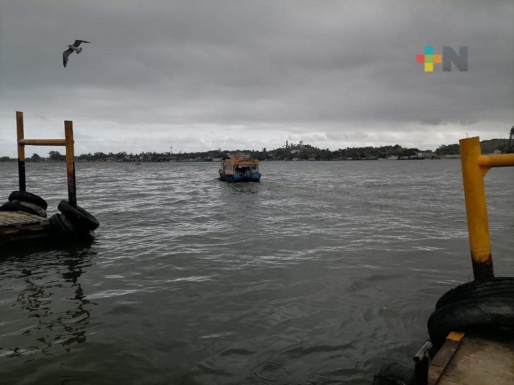 En puerto de Coatzacoalcos, suspendieron operaciones a la navegación mayor