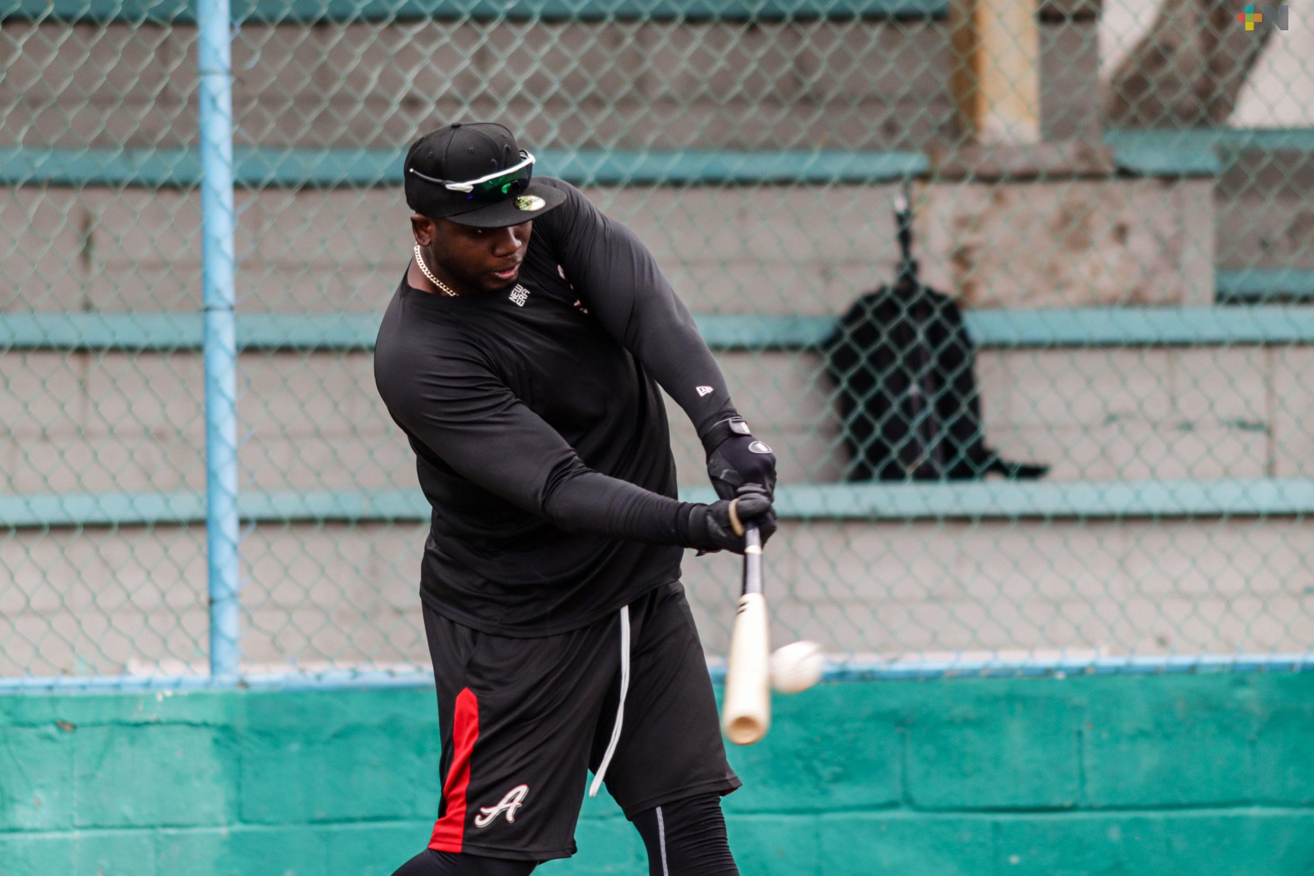 “Cacao” Valdez feliz en pretemporada del Águila