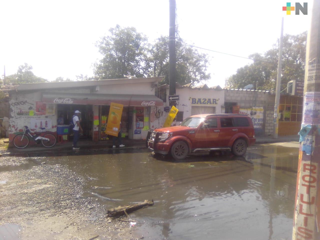 Fuga de aguas negras tiene meses sin ser atendida en Tejería