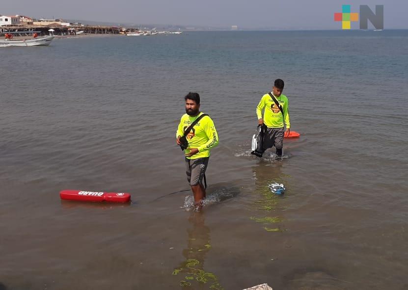 A raíz de ahogamientos, rescatistas voluntarios vigilan playas de Antón Lizardo