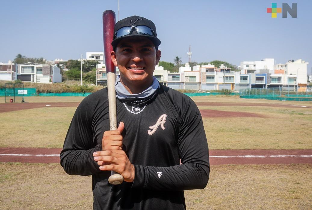 Feliz por jugar en Veracruz: Héctor Mora