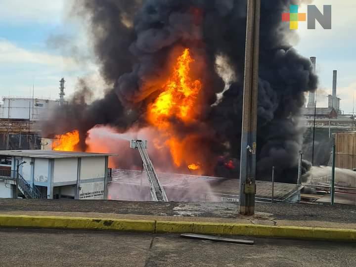 Controlado, incendio en refinería Lázaro Cárdenas