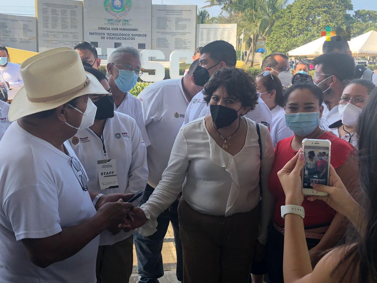 Secretaria de Educación supervisó vacunación a docentes en Coatzacoalcos