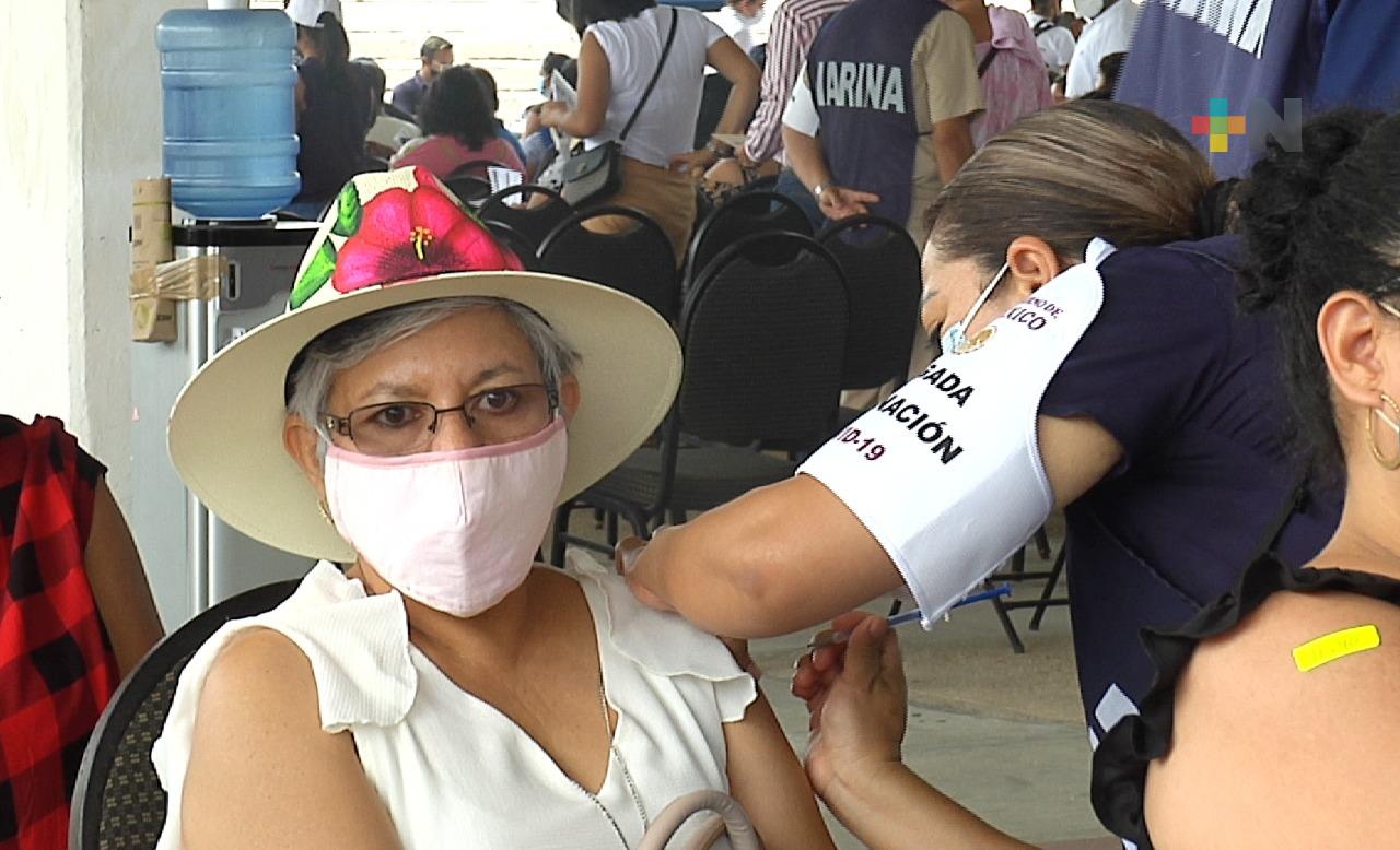 Maestras y maestros esperan el regreso a clases tras vacunarse contra COVID-19