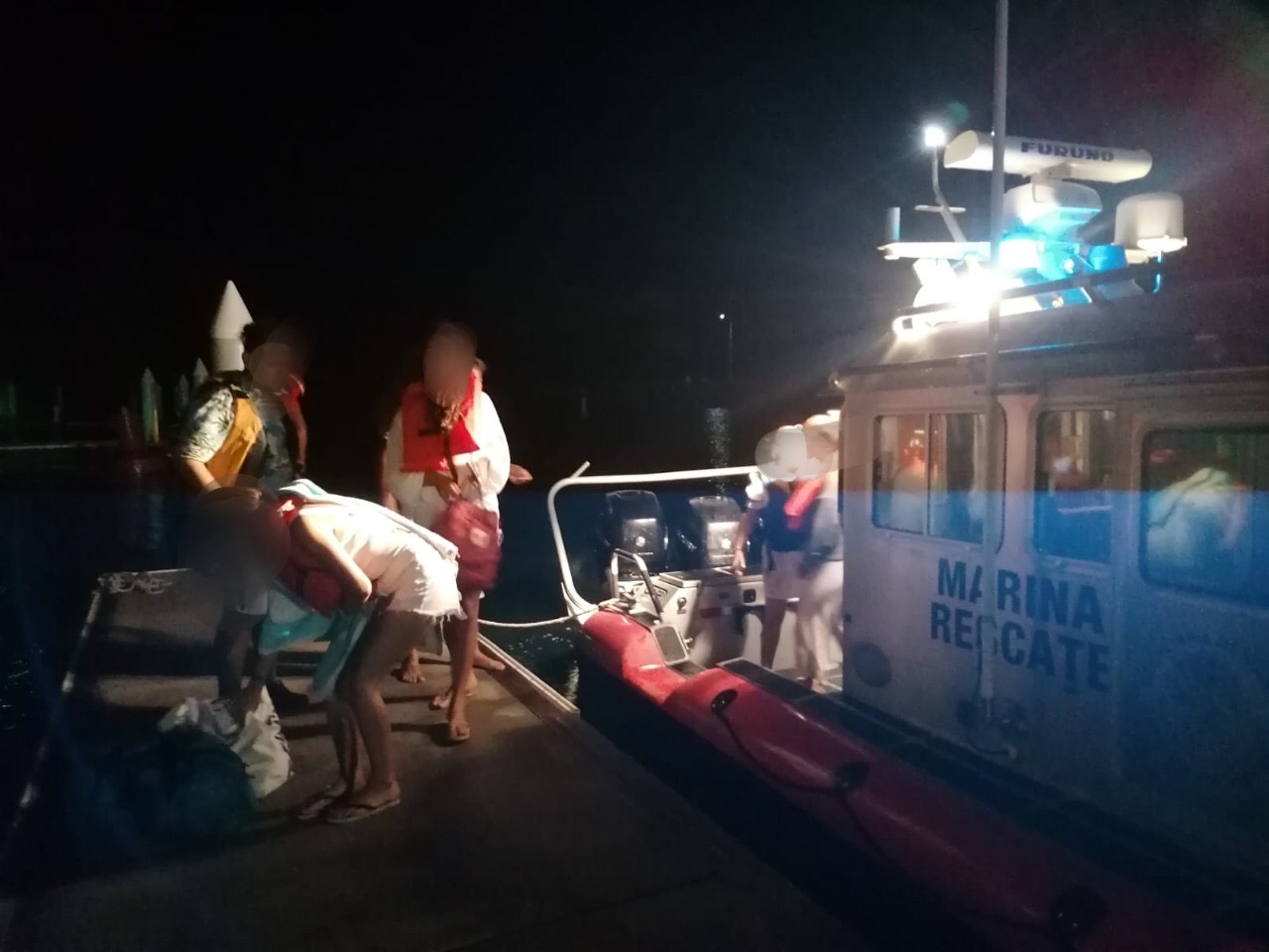 Armada de México rescata a personas en yate a la deriva cerca de isla Salmedina