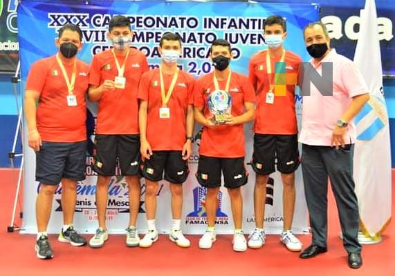 Tenismesistas veracruzanos ganan oro y bronce en Guatemala