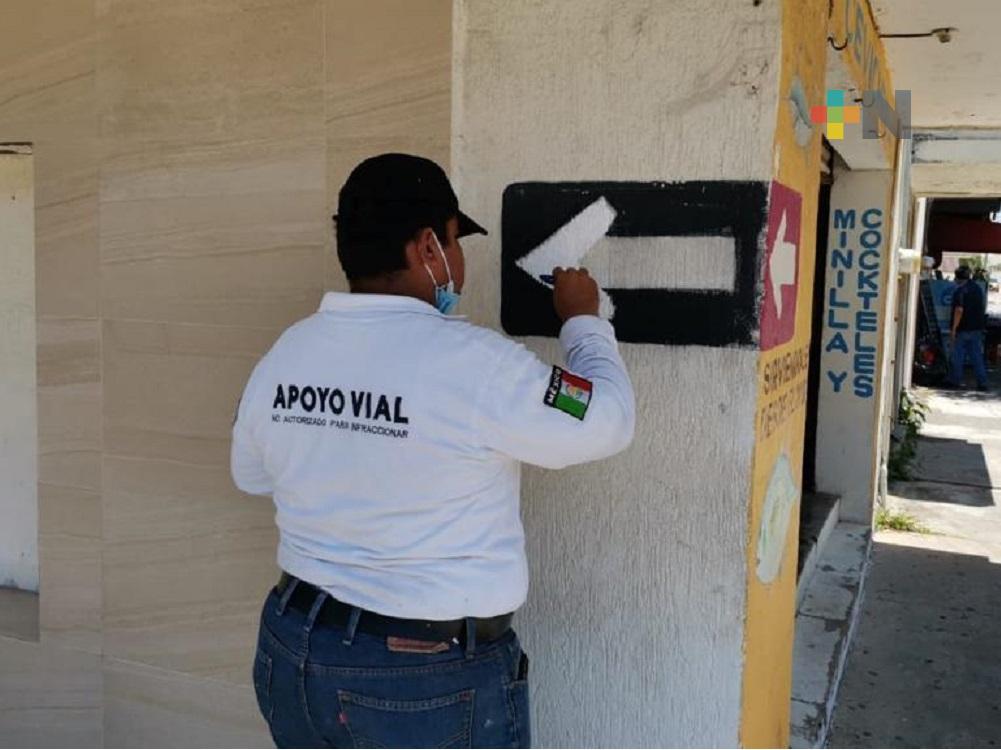 Para reducir accidentes, Tránsito de Coatzacoalcos pintó flechas de preferencias