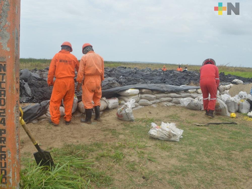 Pemex logra recuperar seis toneladas de crudo de la laguna La Colorada y el Río Coatzacoalcos