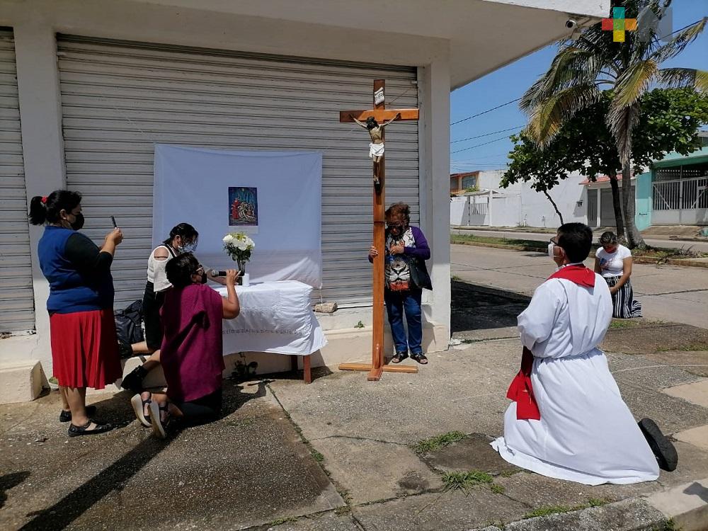 Preservando medidas de sana distancia, parroquia de Coatzacoalcos realiza viacrucis