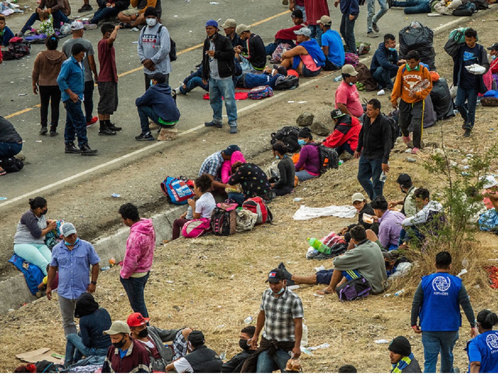 Restricciones de viaje por la pandemia, dejan a miles de migrantes varados sin asistencia