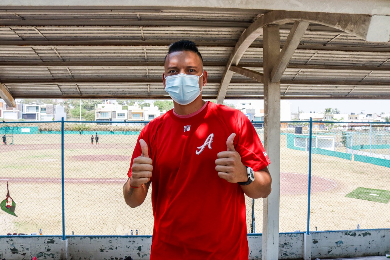 El colombiano Ronald Ramírez reportó con El Águila