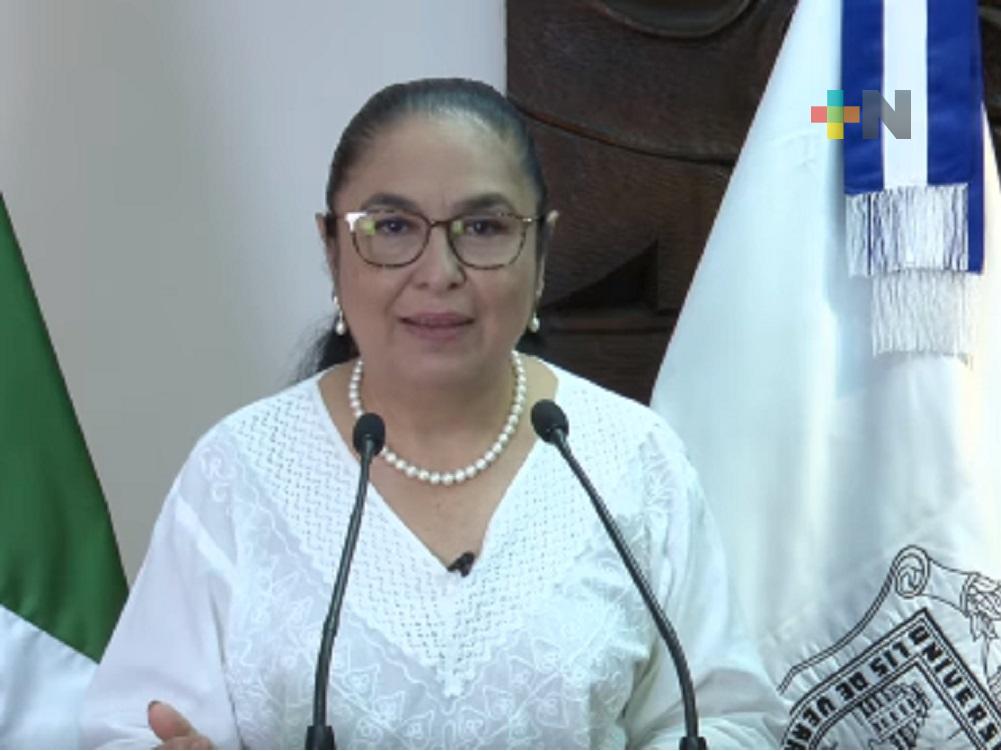 A días de culminar su gestión, rectora de la UV dio mensaje a última generación de egresados con los que coincide