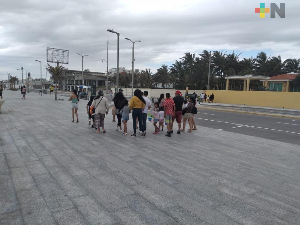 Vacacionistas se quedan con ganas de ingresar a playas de Boca del Río