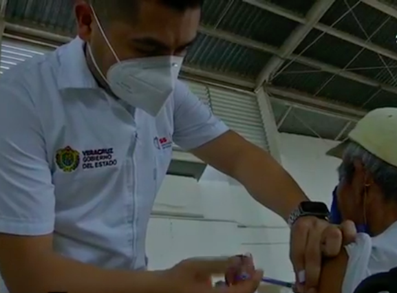 El 24 de abril quedará cubierta al 100% la primera dosis de vacuna anticovid para adultos mayores en Veracruz