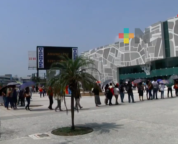 Cambian de vacuna CanSino a Pfizer en penúltimo día de vacunación para el sector educativo