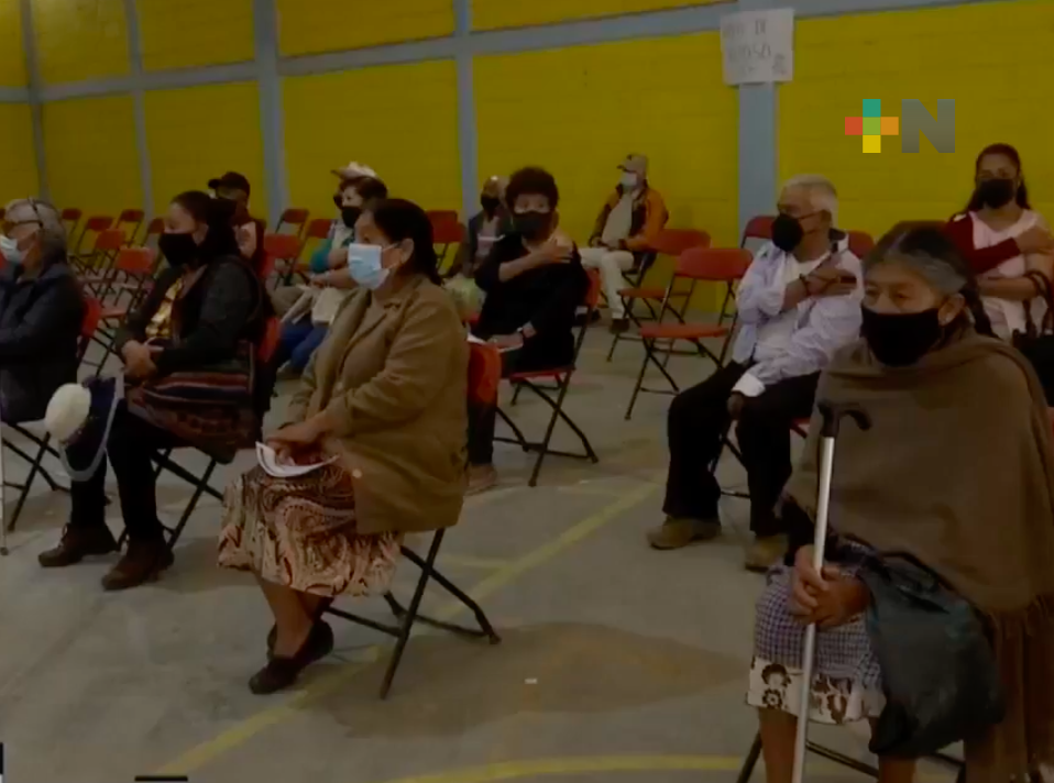 De forma organizada y en tiempo, adultos mayores de Villa Aldama recibieron segunda dosis de vacuna anticovid