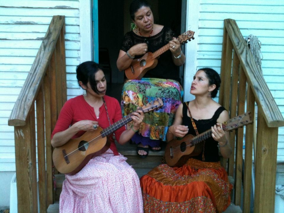 Las mujeres en el son jarocho, destacan cada vez en mayor número