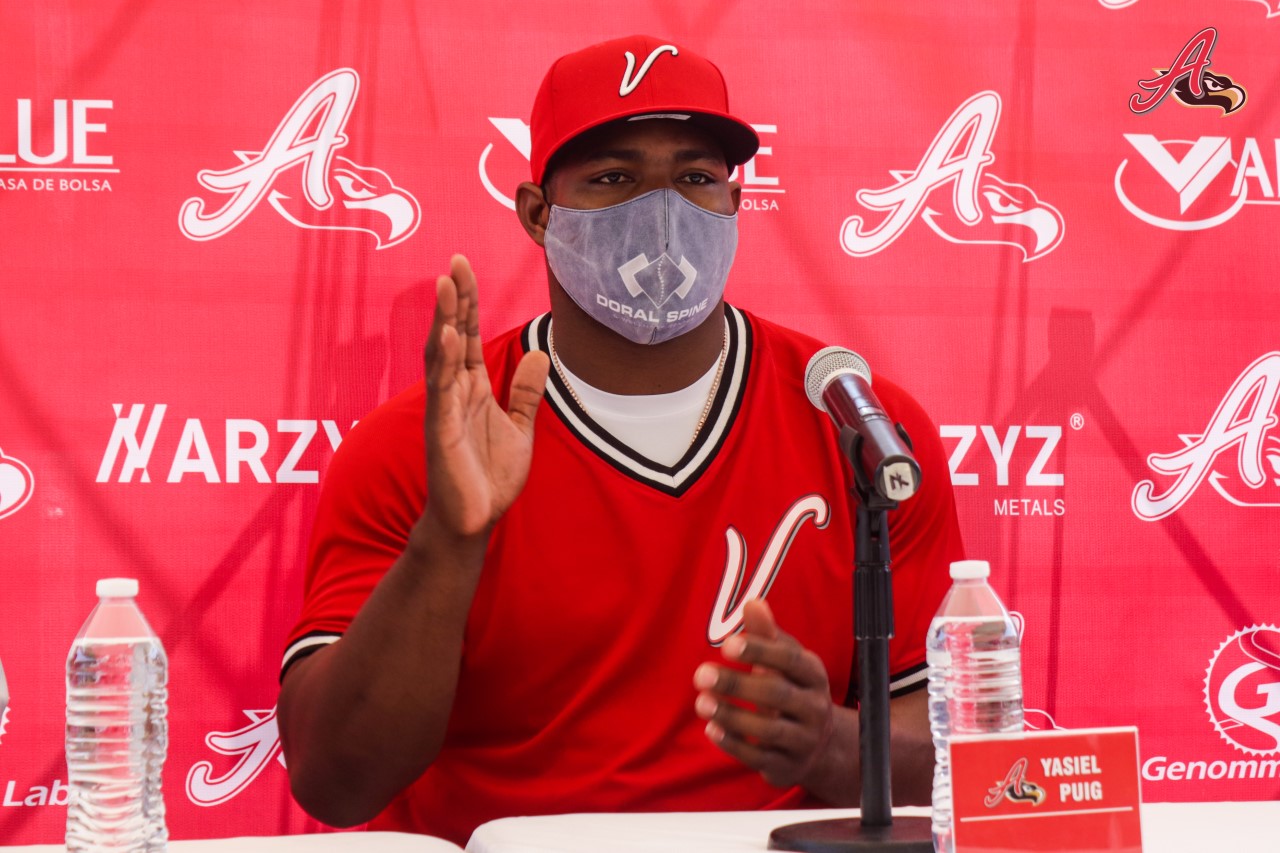 Yasiel Puig se viste de El Águila de Veracruz