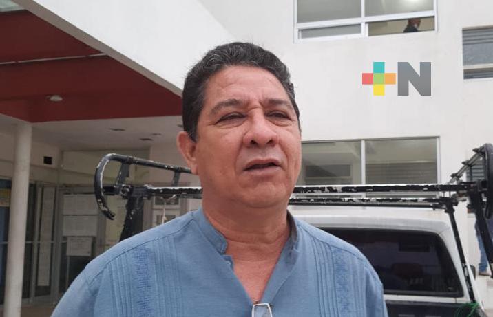 Abogado se manifestó frente a la Junta de Conciliación de Coatzacoalcos, a fin de que entreguen un cheque a trabajador