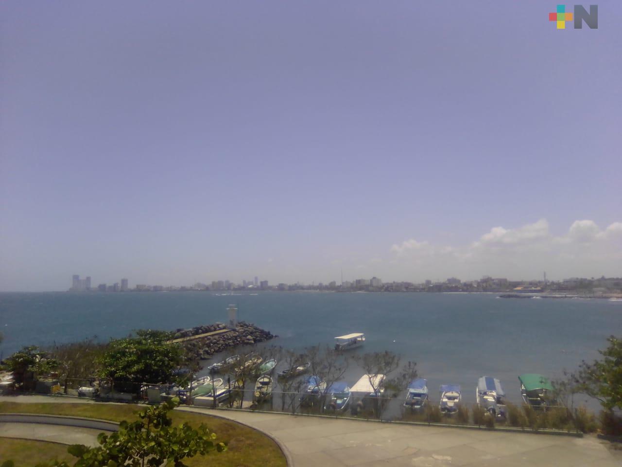 Ambiente cálido con lluvias en costa y zona montañosa