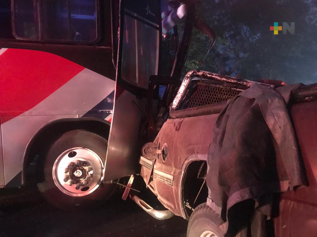 Choque en carretera federal Paso del Toro-Alvarado deja dos muertos y lesionados