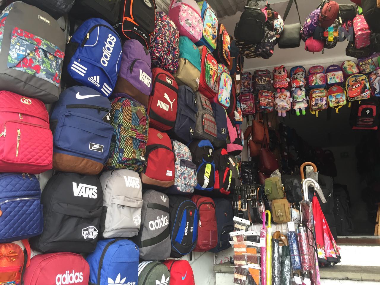 Mochileros esperan alza en ventas con el próximo regreso a clases en Xalapa