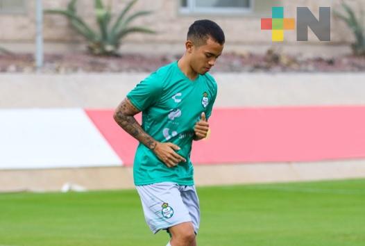 Santos reporta estable al veracruzano Ronaldo Prieto