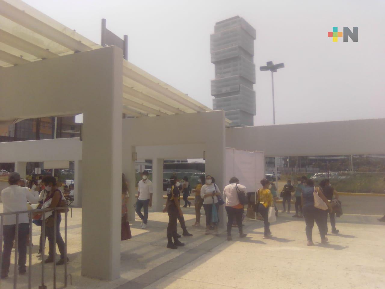 En último día de vacunación de docentes contra COVID-19 en WTC Veracruz, aplicaron dosis de CanSino