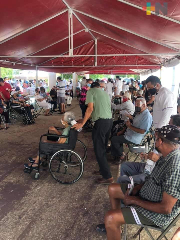 Segundo día de vacunación en el municipio de Agua Dulce