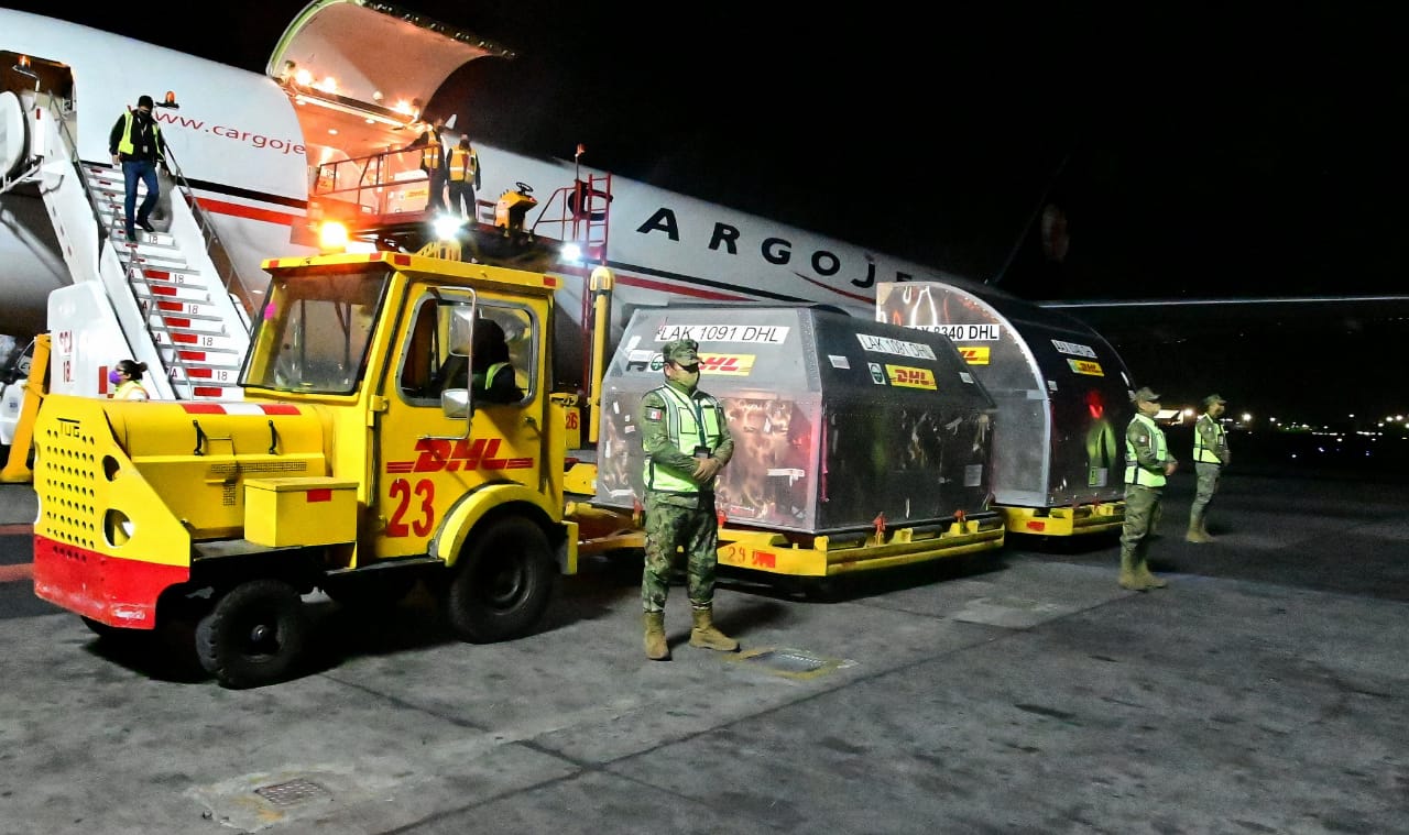 Recibe México décimo noveno embarque de vacunas envasadas de Pfizer-BioNTech