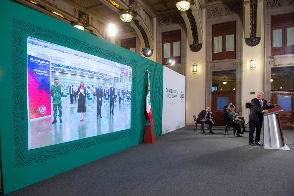 Epidemia se mantiene a la baja y progresa la vacunación, informan autoridades de Salud