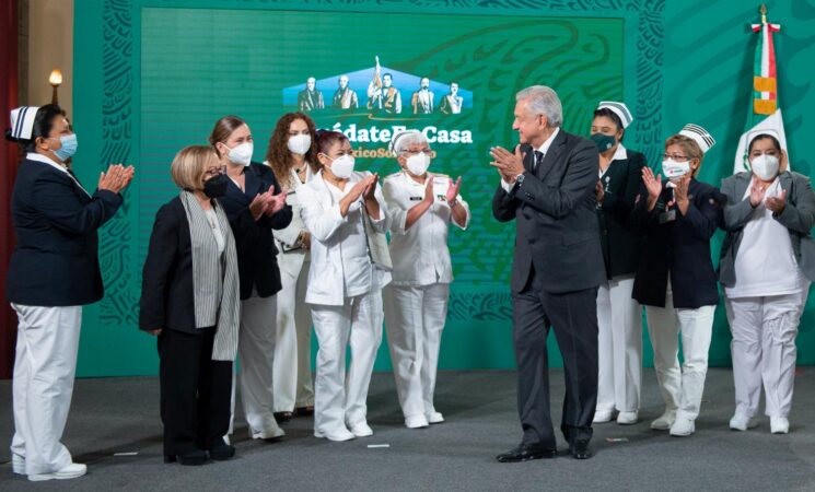 Presidente reconoce labor de enfermeras y enfermeros durante pandemia de COVID-19