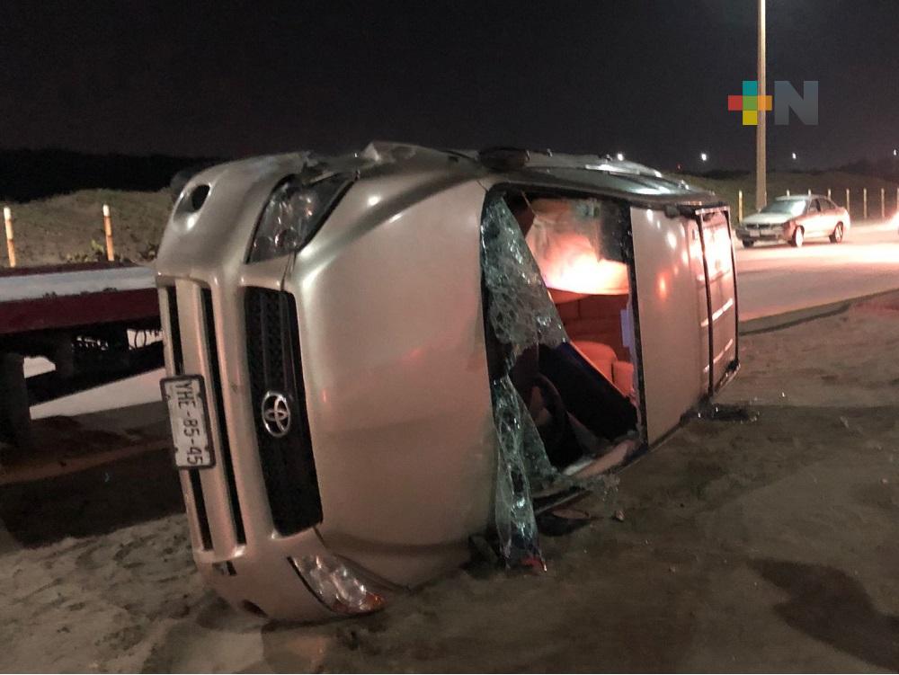 Aparatoso accidente dejó dos lesionados y pérdidas materiales en malecón de Coatzacoalcos
