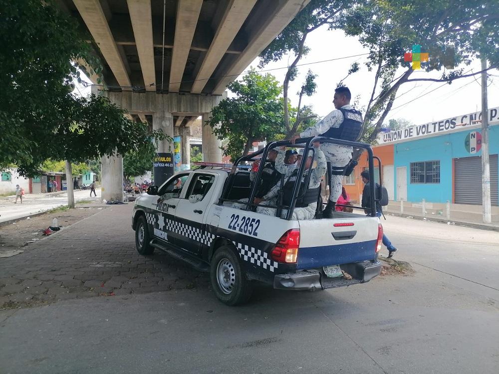 Migrantes buscan a «polleros» para llegar a EEUU