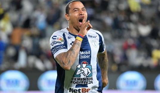 Pachuca tomó cómoda ventaja al derrotar 3-1 al América