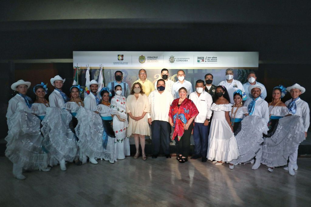 Con exposición fotográfica muestran historia, cultura y riqueza natural de Veracruz en Baja California Sur