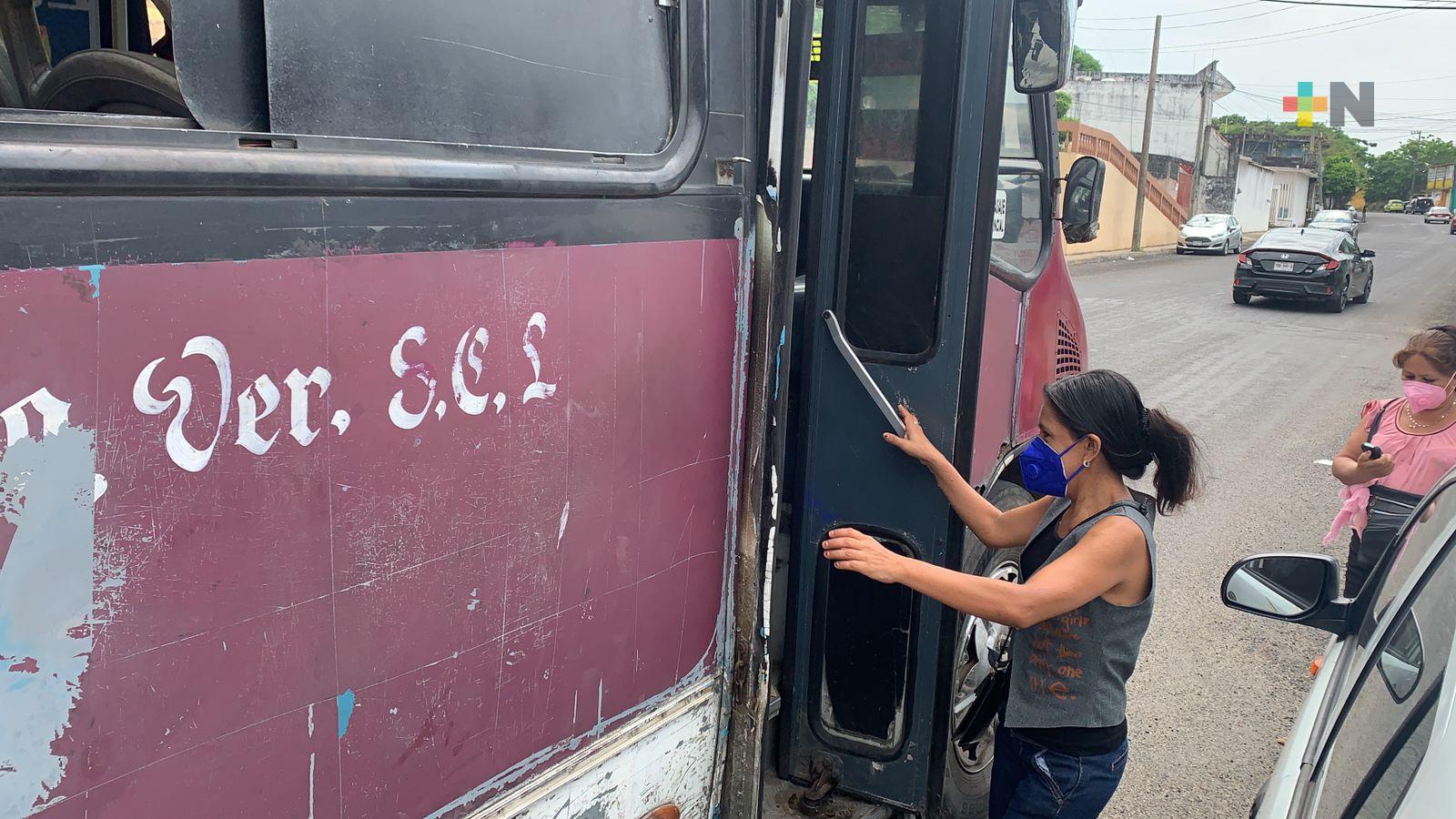 En Tlapacoyan, línea de autobuses aumentó costo de pasaje