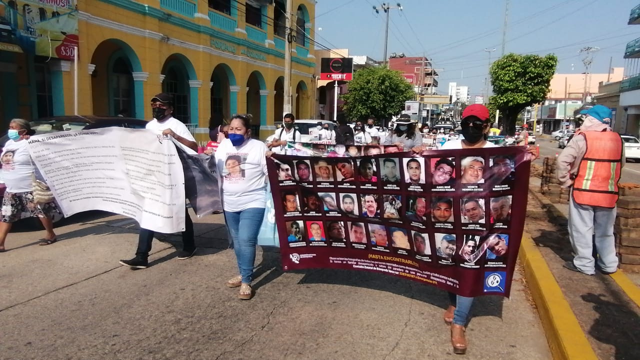 En forma pacífica, madres de familia exigieron justicia en Coatzacoalcos este 10 de mayo