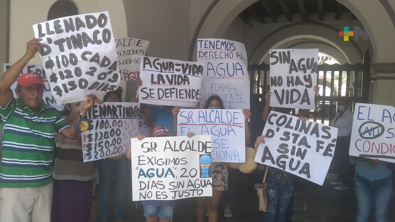 Sin agua potable desde hace 20 días en Colinas de Santa Fe, les condicionan su entrega