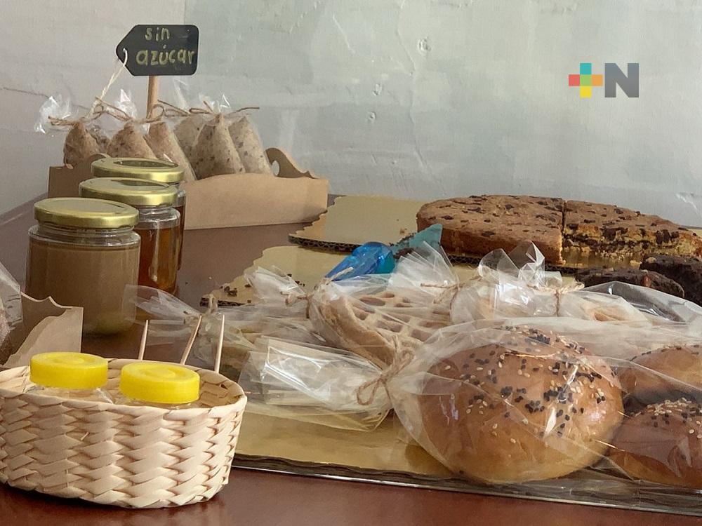 Con panadería saludable, emprendedora de Coatzacoalcos salvó y mejoró la vida de su hija