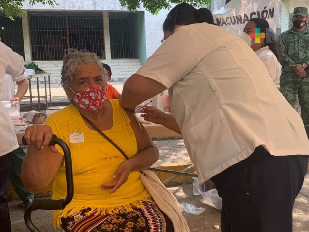 70% de la población adulta vacunada contra COVID-19 tiene esquema completo