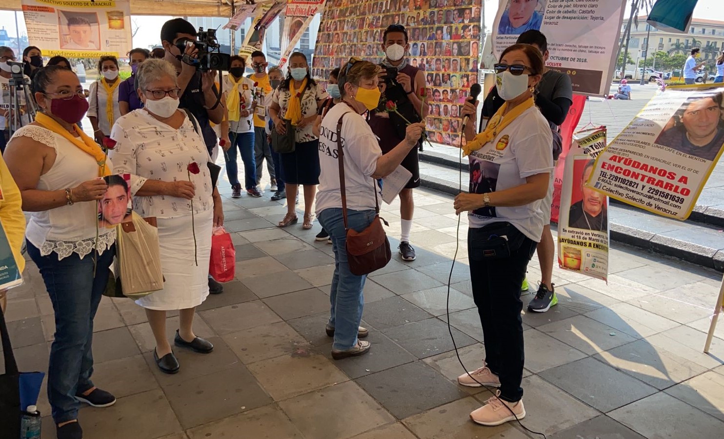 Elaboran archivo con artículos personales encontrados en fosas clandestinas para identificar restos humanos