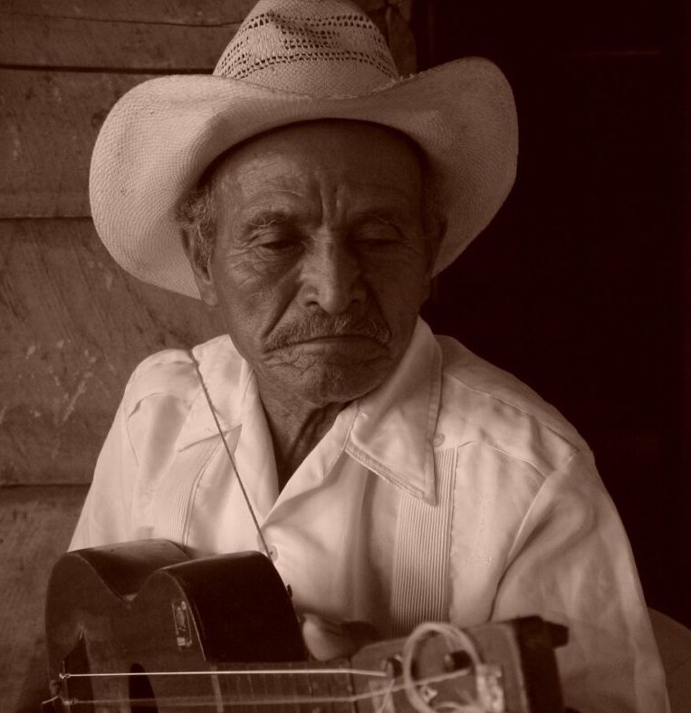 Presenta Centro Cultural del Sotavento el documental Chúa Méndez, el León de Sabana Larga