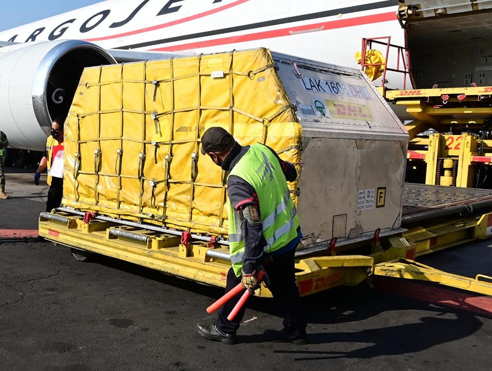 Esta mañana llegaron a México 585 mil vacunas de Pfizer, procedentes de Estados Unidos