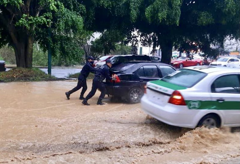 Gobierno estatal brindó apoyo por afectaciones de lluvias en Xalapa
