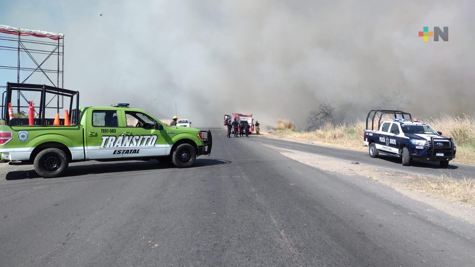 Incendio provocó cierre de la carretera Coatzacoalcos-Minatitlán
