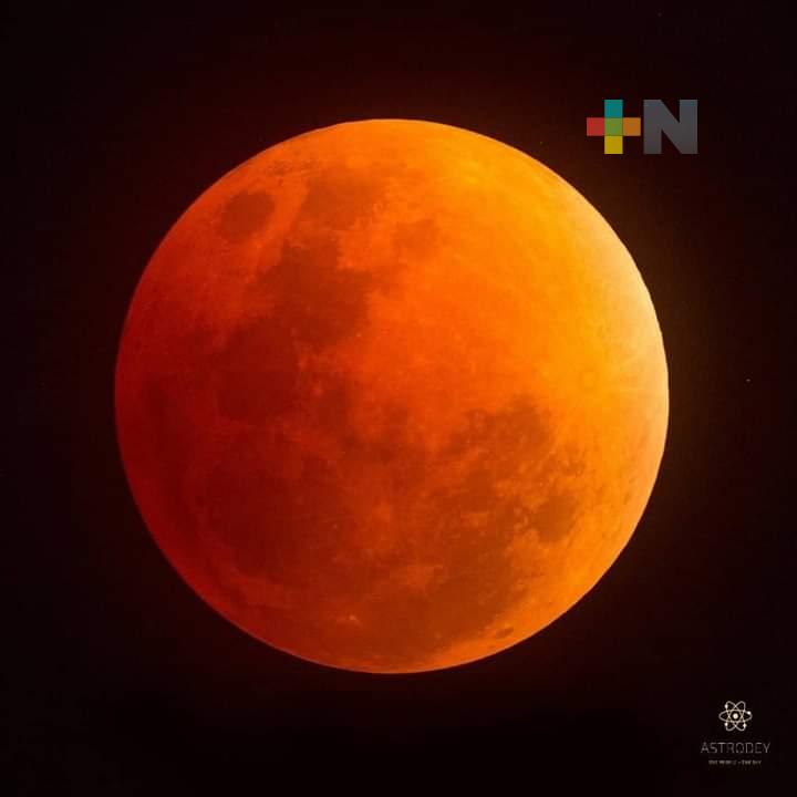 Joven en Coatzacoalcos capturó imágenes del eclipse lunar